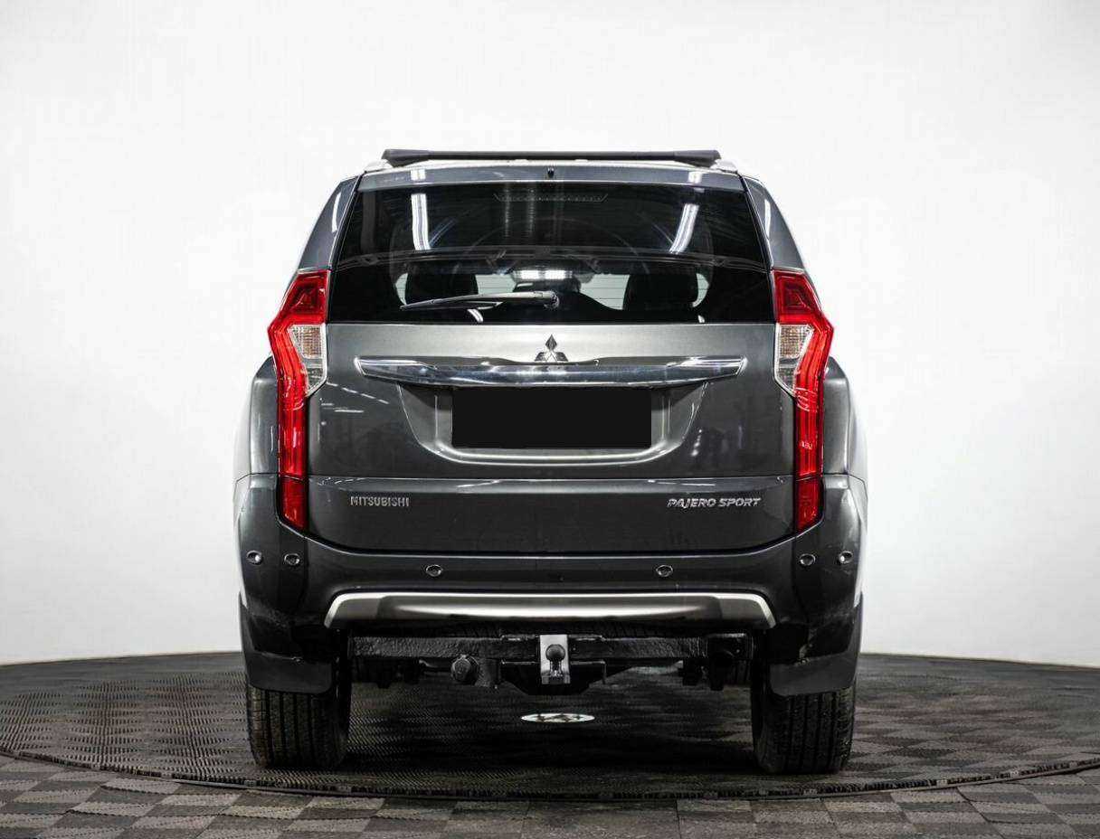 Mitsubishi Pajero Sport с пробегом — 2018 год. Фото: #4