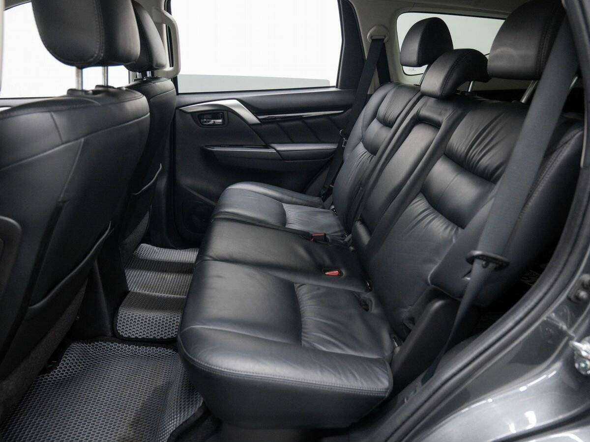 Mitsubishi Pajero Sport с пробегом — 2018 год. Фото: #23