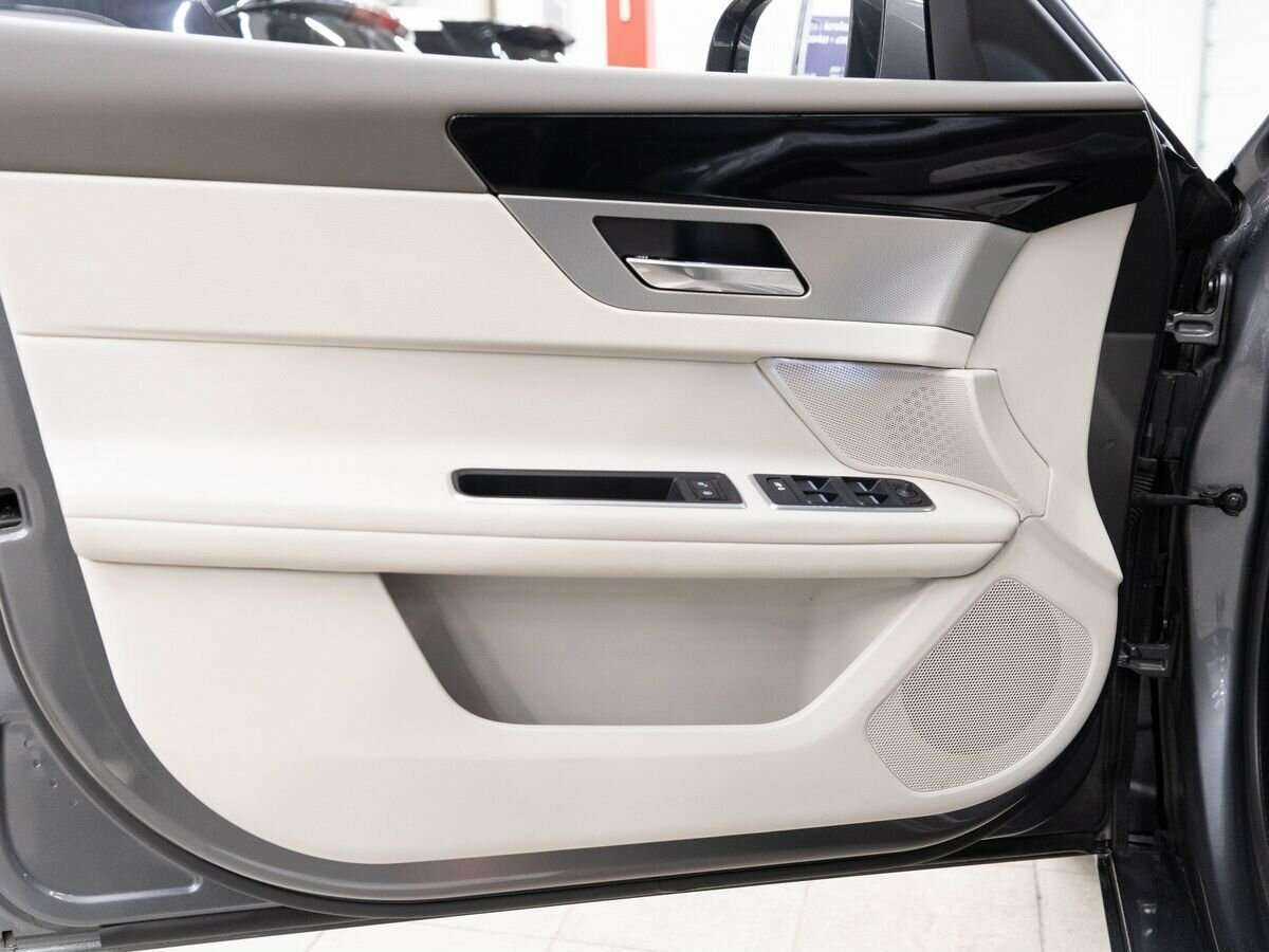 Jaguar XF с пробегом — 2017 год. Фото: #14