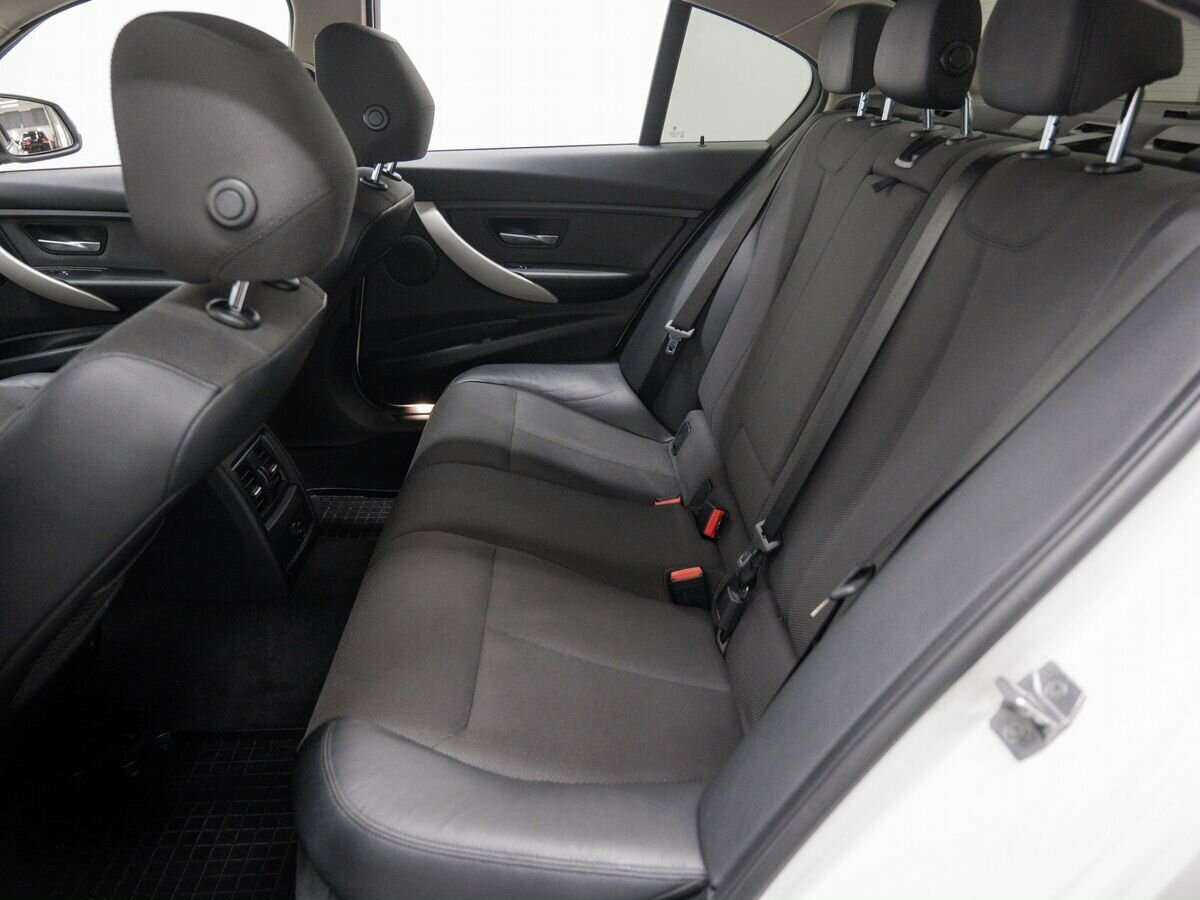 BMW 3 серии с пробегом — 2016 год. Фото: #11