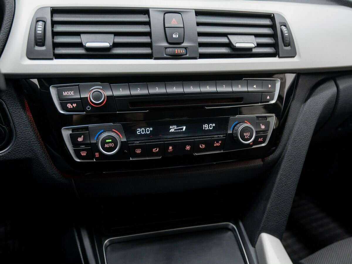 BMW 3 серии с пробегом — 2016 год. Фото: #19