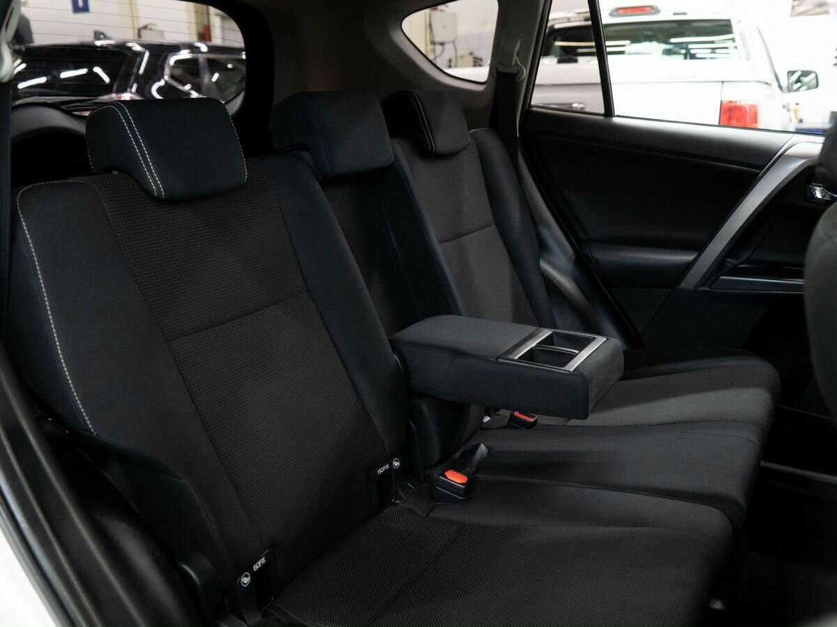 Toyota RAV4 с пробегом — 2016 год. Фото: #9
