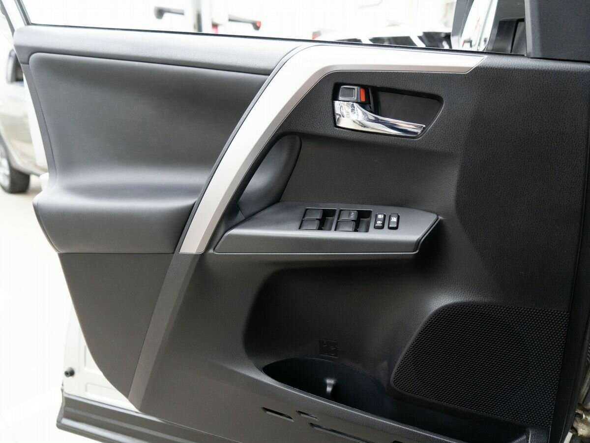 Toyota RAV4 с пробегом — 2016 год. Фото: #14