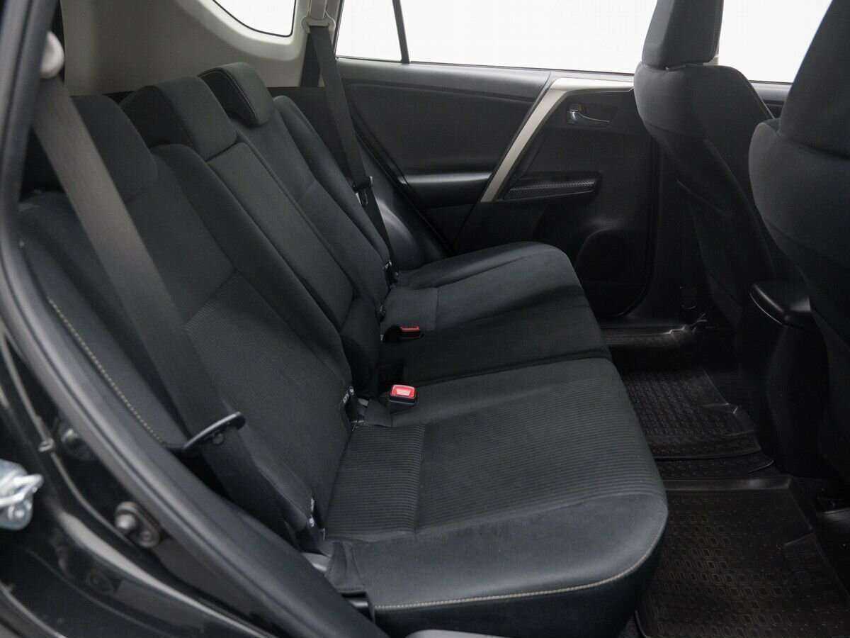 Toyota RAV4 с пробегом — 2014 год. Фото: #9