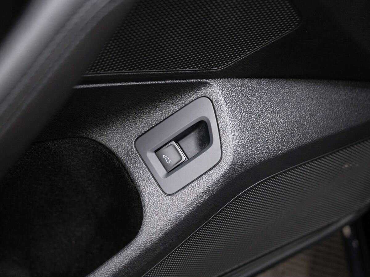 Volkswagen Passat с пробегом — 2019 год. Фото: #23