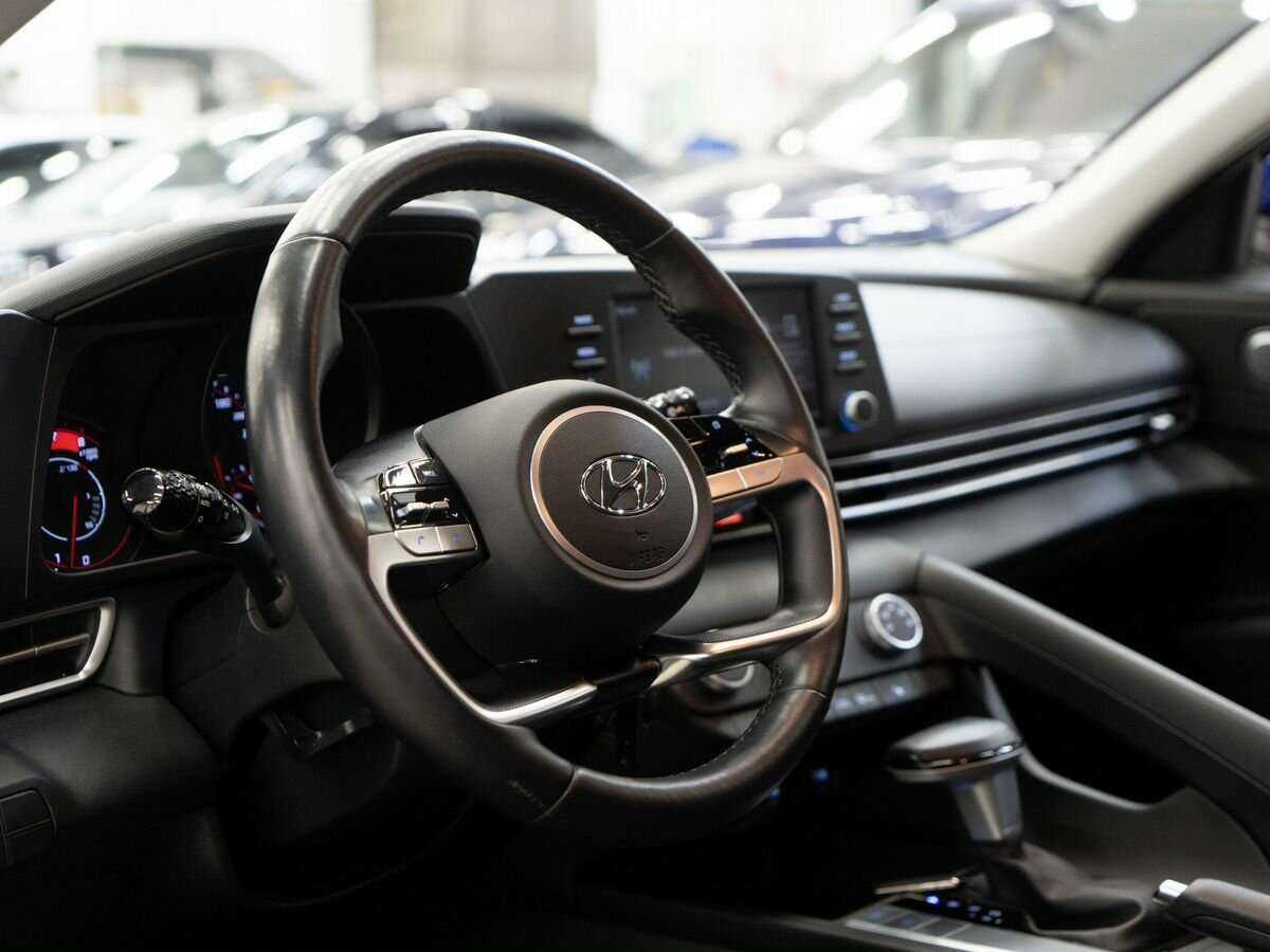 Hyundai Elantra с пробегом — 2021 год. Фото: #5