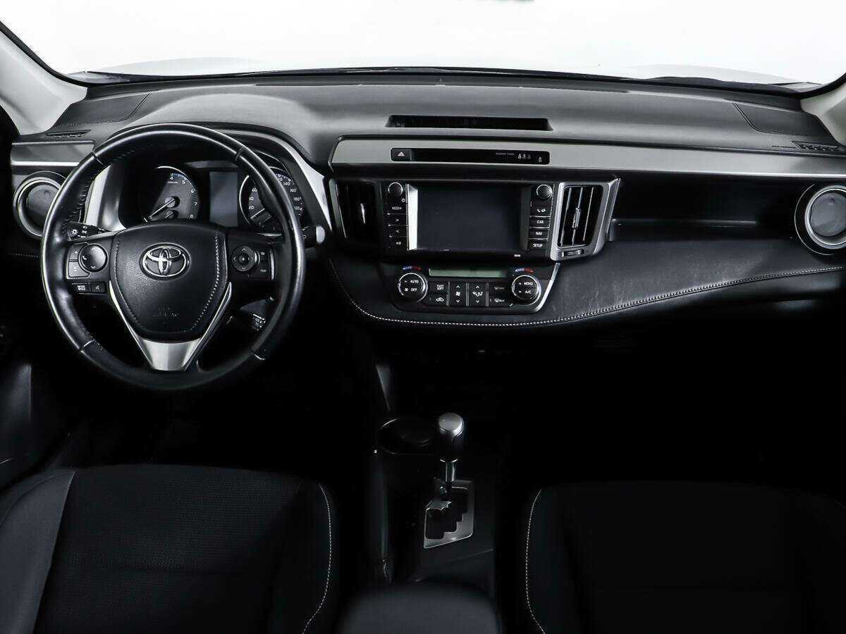 Toyota RAV4 с пробегом — 2017 год. Фото: #12