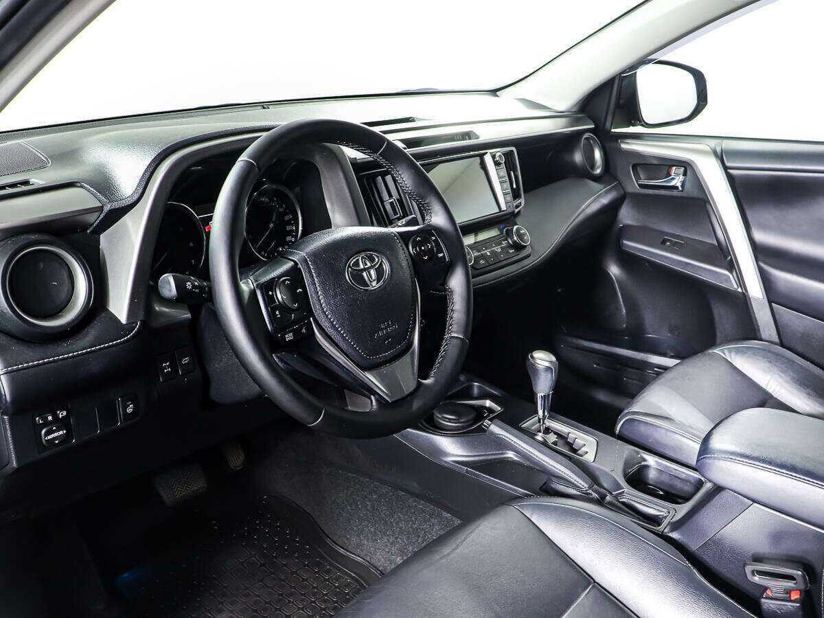 Toyota RAV4 с пробегом — 2018 год. Фото: #13