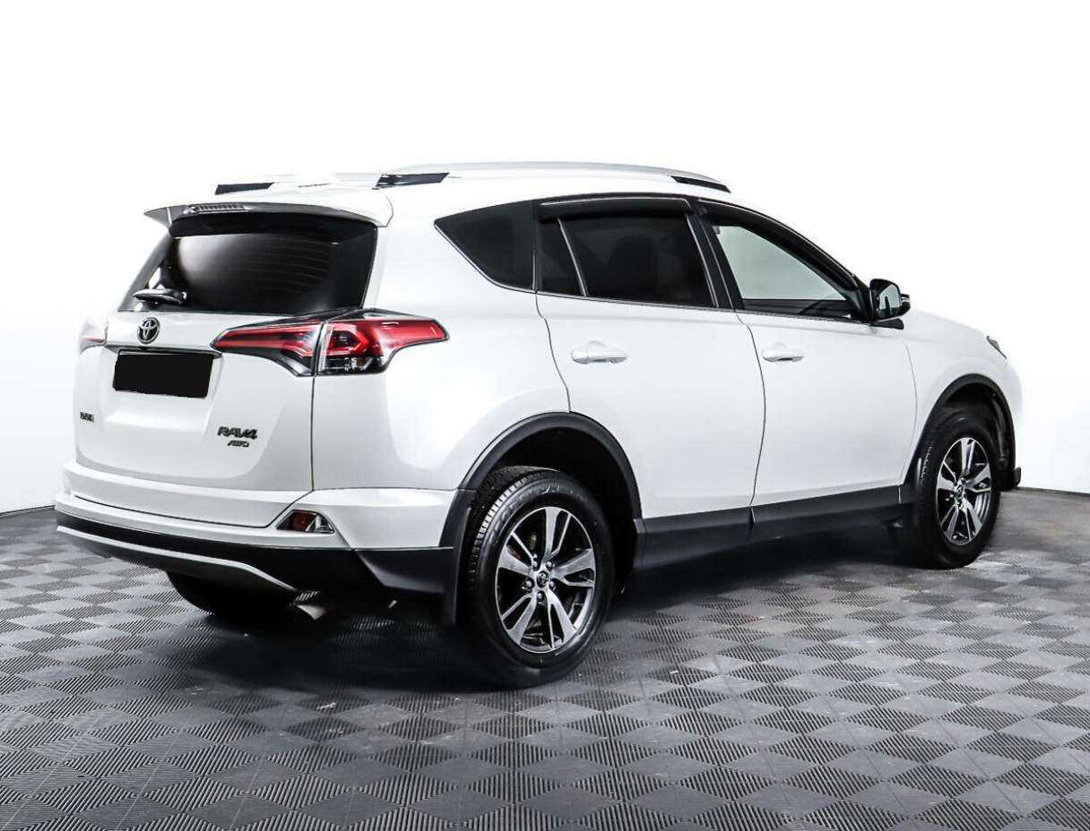 Toyota RAV4 с пробегом — 2019 год. Фото: #4
