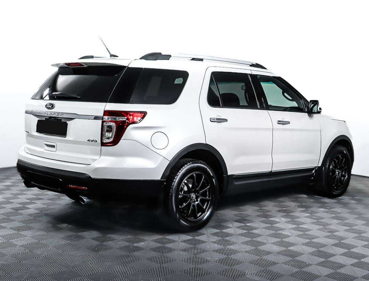 Ford Explorer с пробегом — 2012 год. Фото: #4
