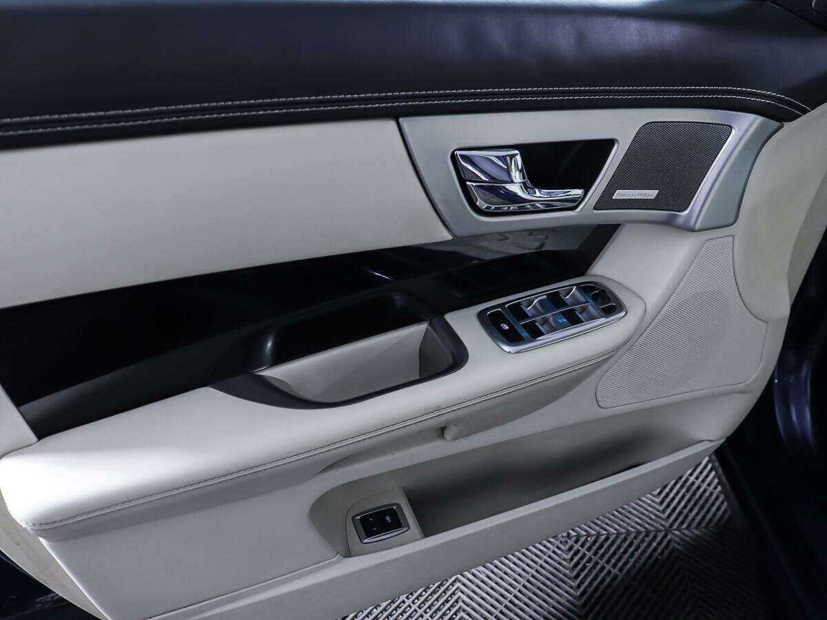 Jaguar XF с пробегом — 2012 год. Фото: #15