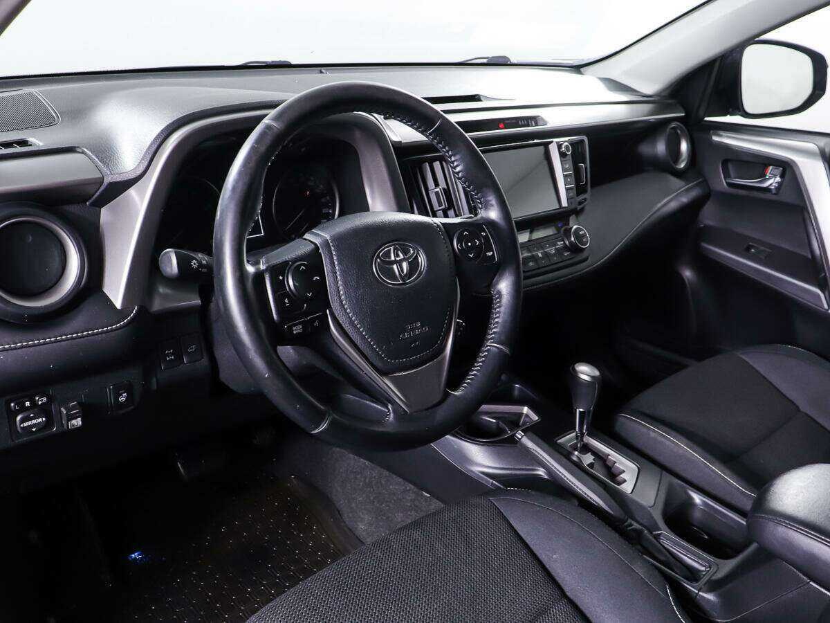 Toyota RAV4 с пробегом — 2017 год. Фото: #12