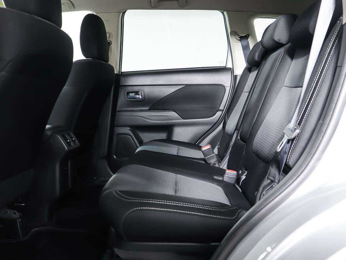 Mitsubishi Outlander с пробегом — 2019 год. Фото: #9