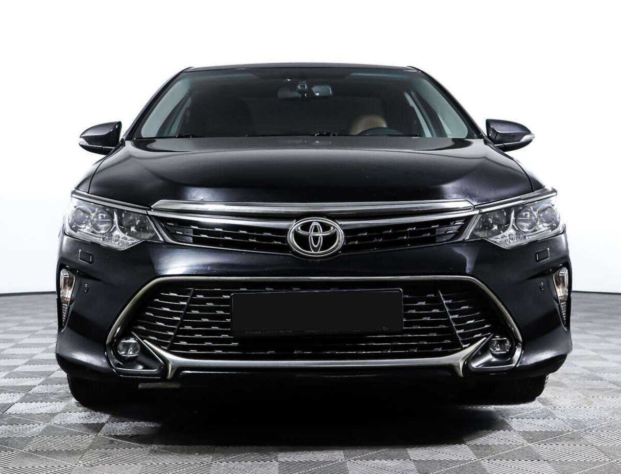 Toyota Camry с пробегом — 2017 год. Фото: #1