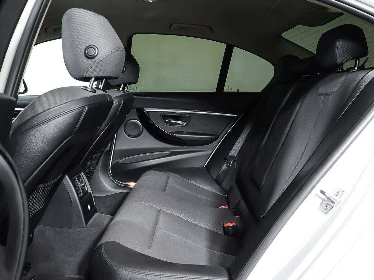 BMW 3 серии с пробегом — 2016 год. Фото: #9