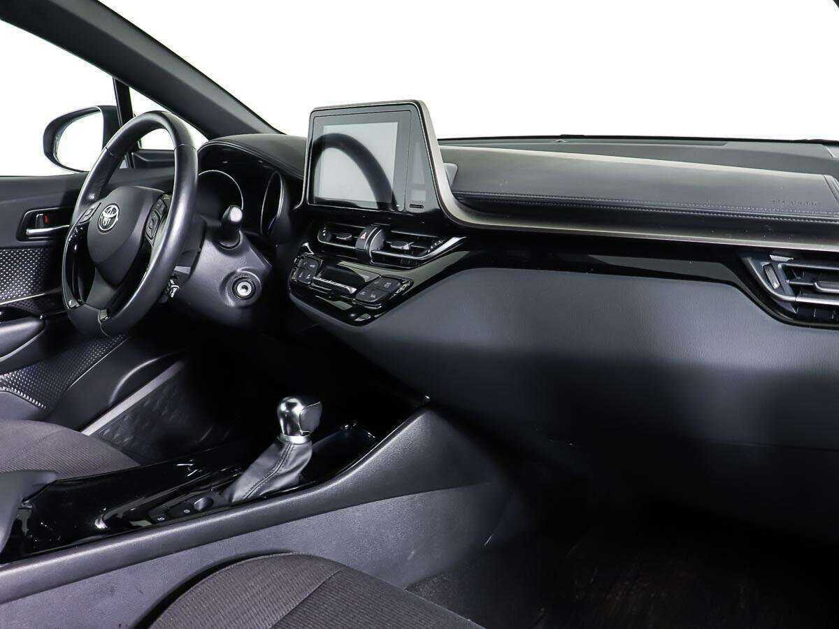 Toyota C-HR с пробегом — 2019 год. Фото: #8