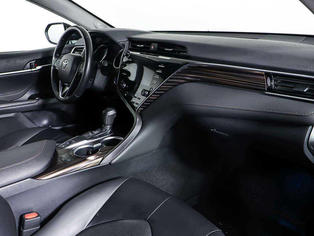Toyota Camry с пробегом — 2019 год. Фото: #8