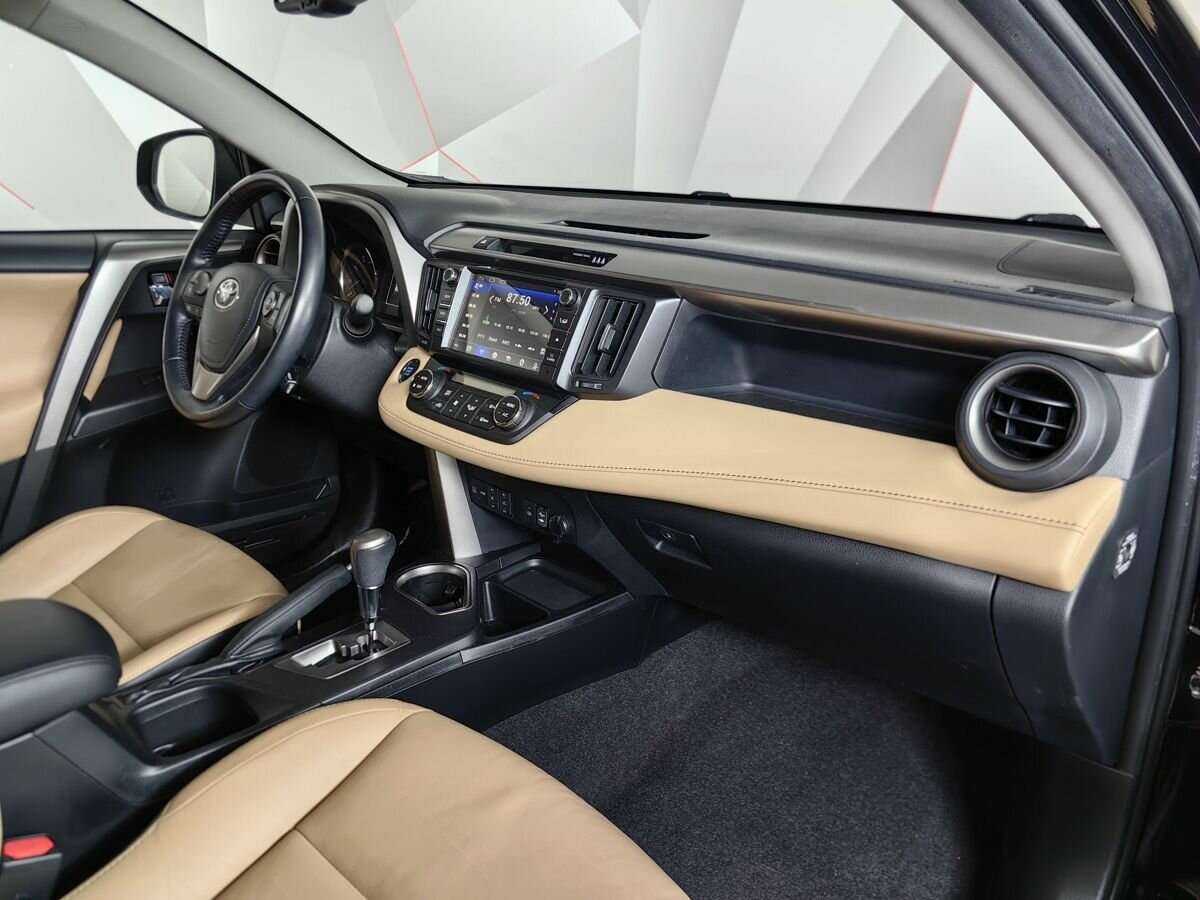 Toyota RAV4 с пробегом — 2017 год. Фото: #8