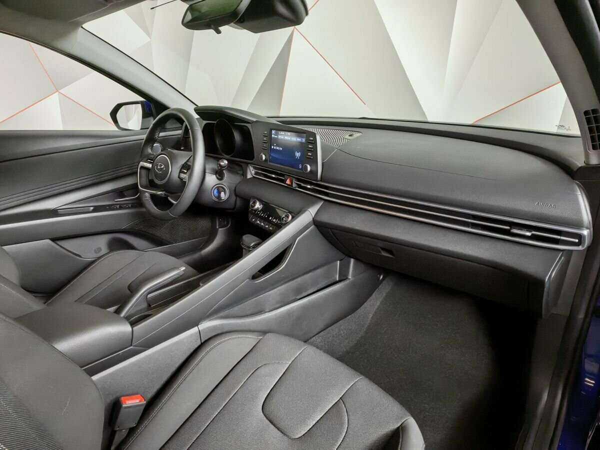 Hyundai Elantra с пробегом — 2022 год. Фото: #8