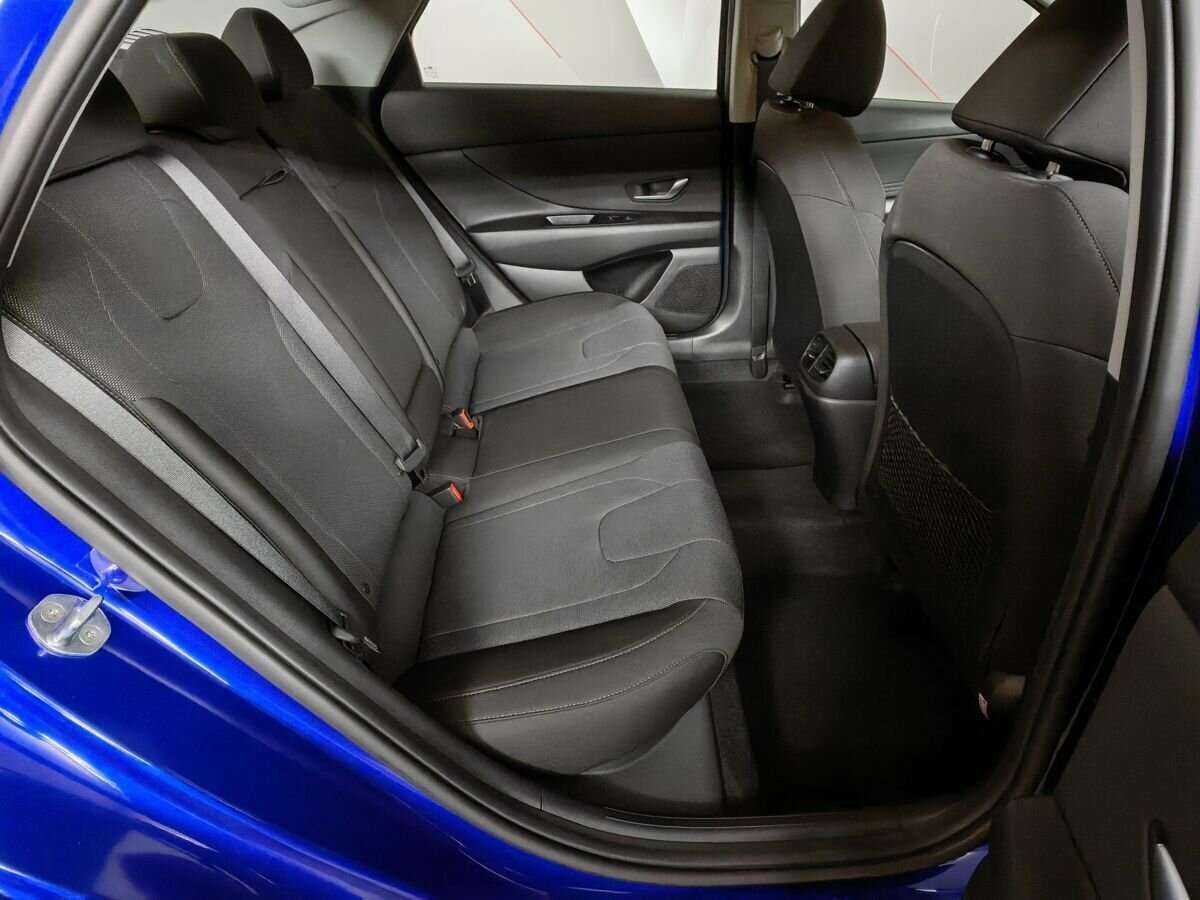 Hyundai Elantra с пробегом — 2022 год. Фото: #11