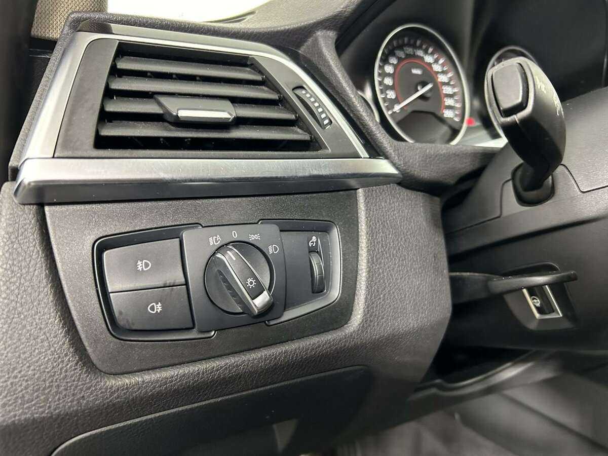 BMW 3 серии с пробегом — 2016 год. Фото: #8