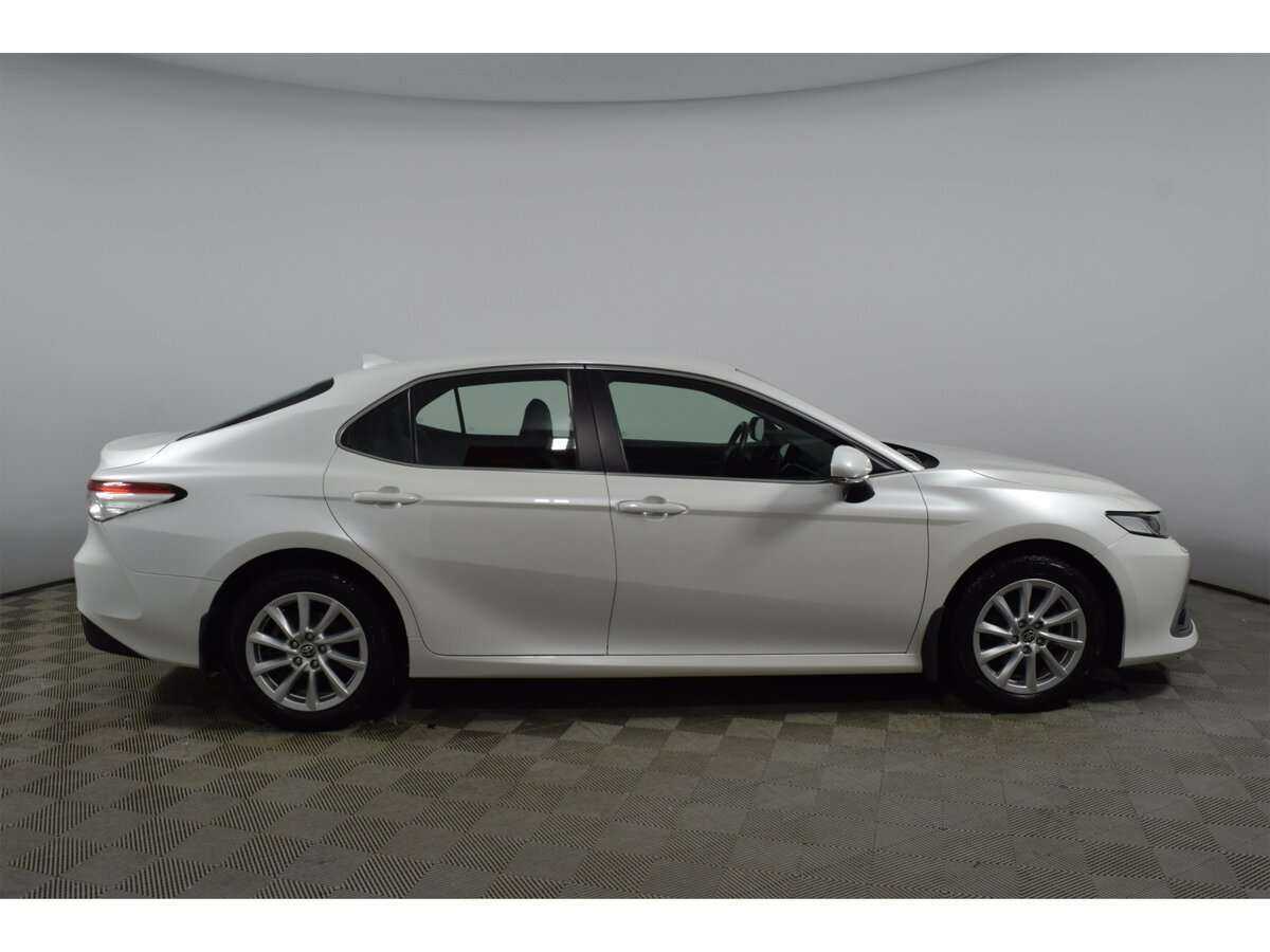 Toyota Camry с пробегом — 2021 год. Фото: #3