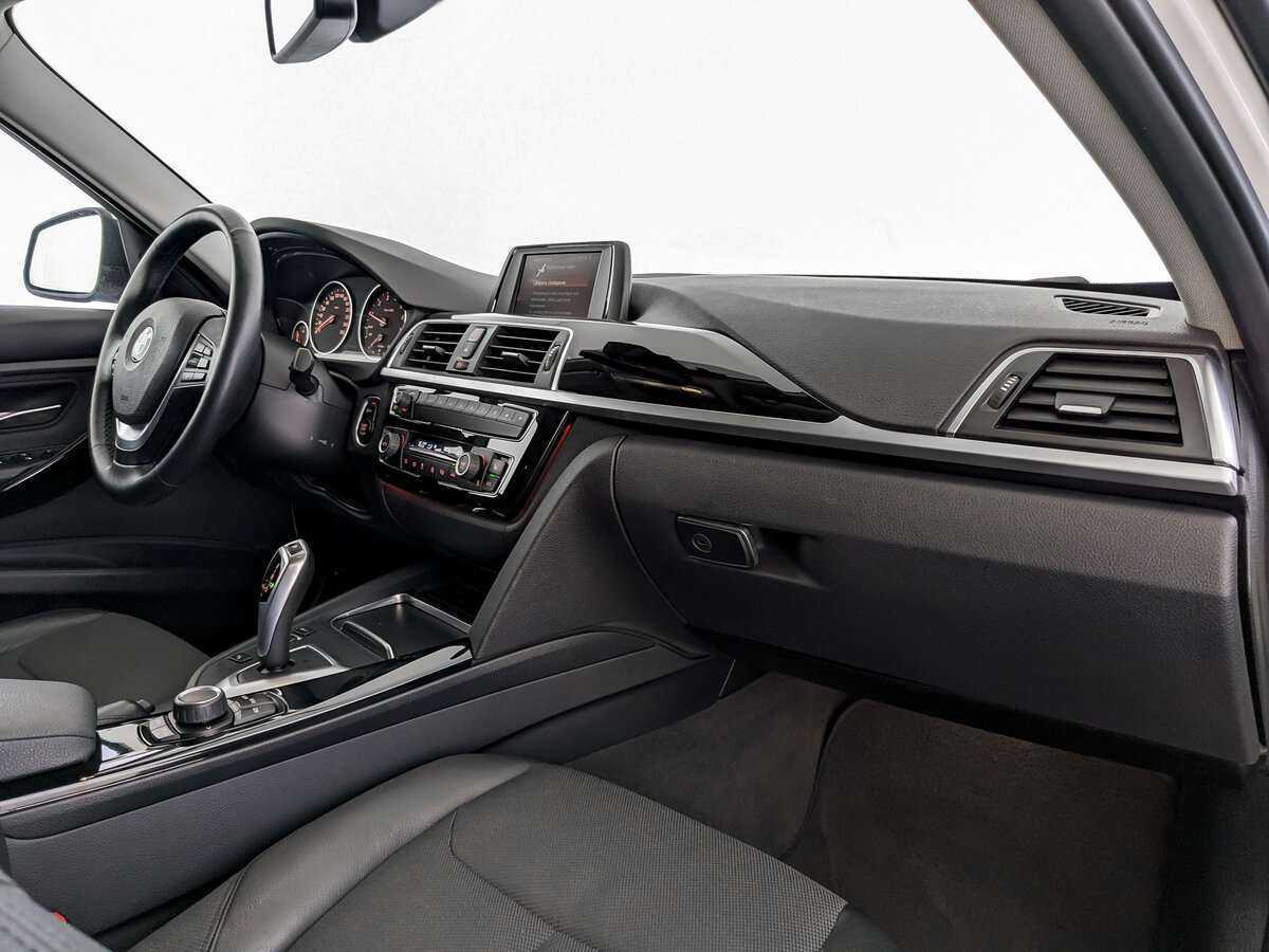 BMW 3 серии с пробегом — 2017 год. Фото: #8