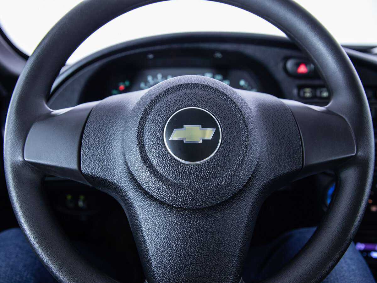 Chevrolet Niva с пробегом — 2015 год. Фото: #6