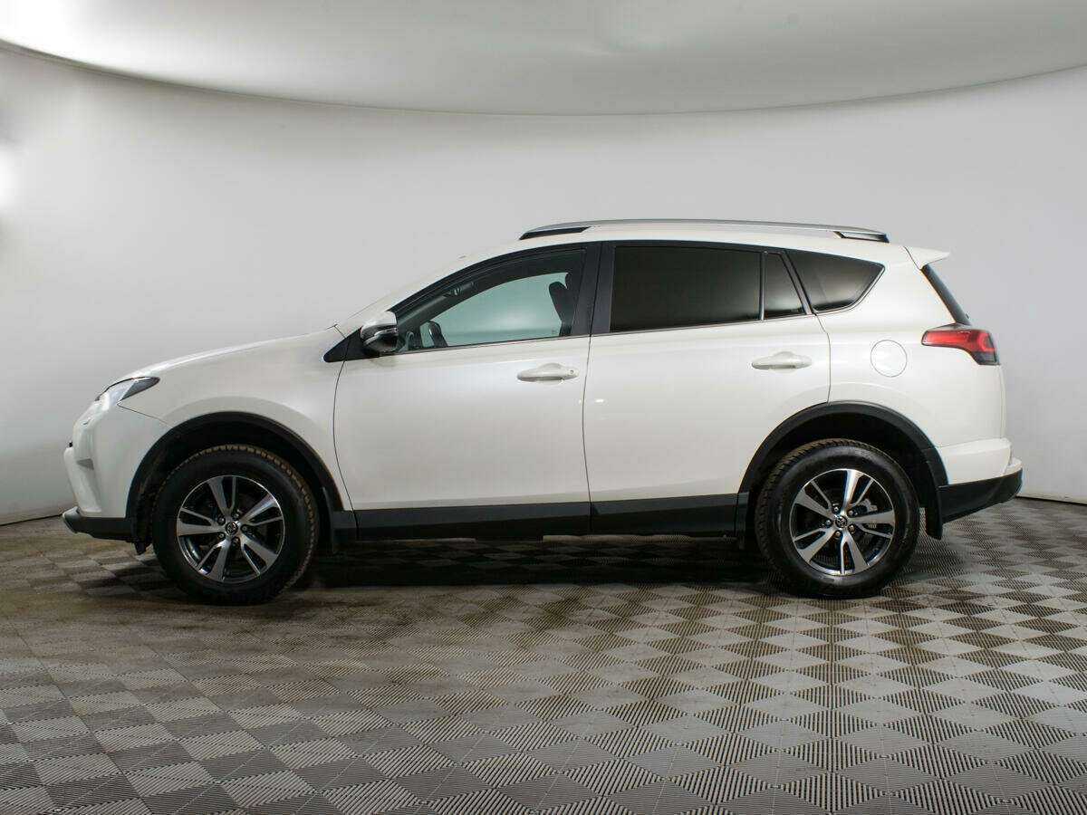 Toyota RAV4 с пробегом — 2017 год. Фото: #7