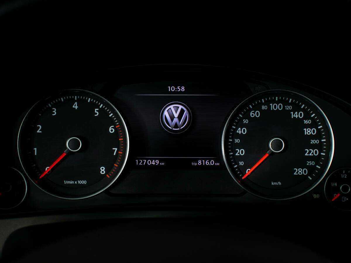 Volkswagen Touareg с пробегом — 2012 год. Фото: #11