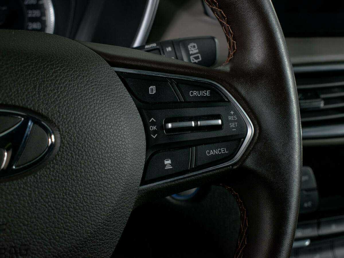 Hyundai Santa Fe с пробегом — 2018 год. Фото: #18