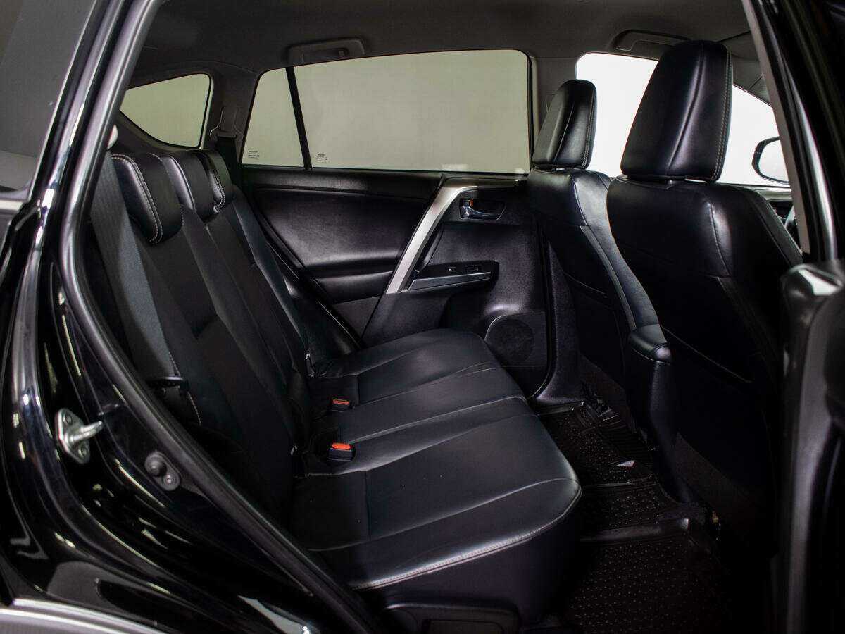 Toyota RAV4 с пробегом — 2017 год. Фото: #7