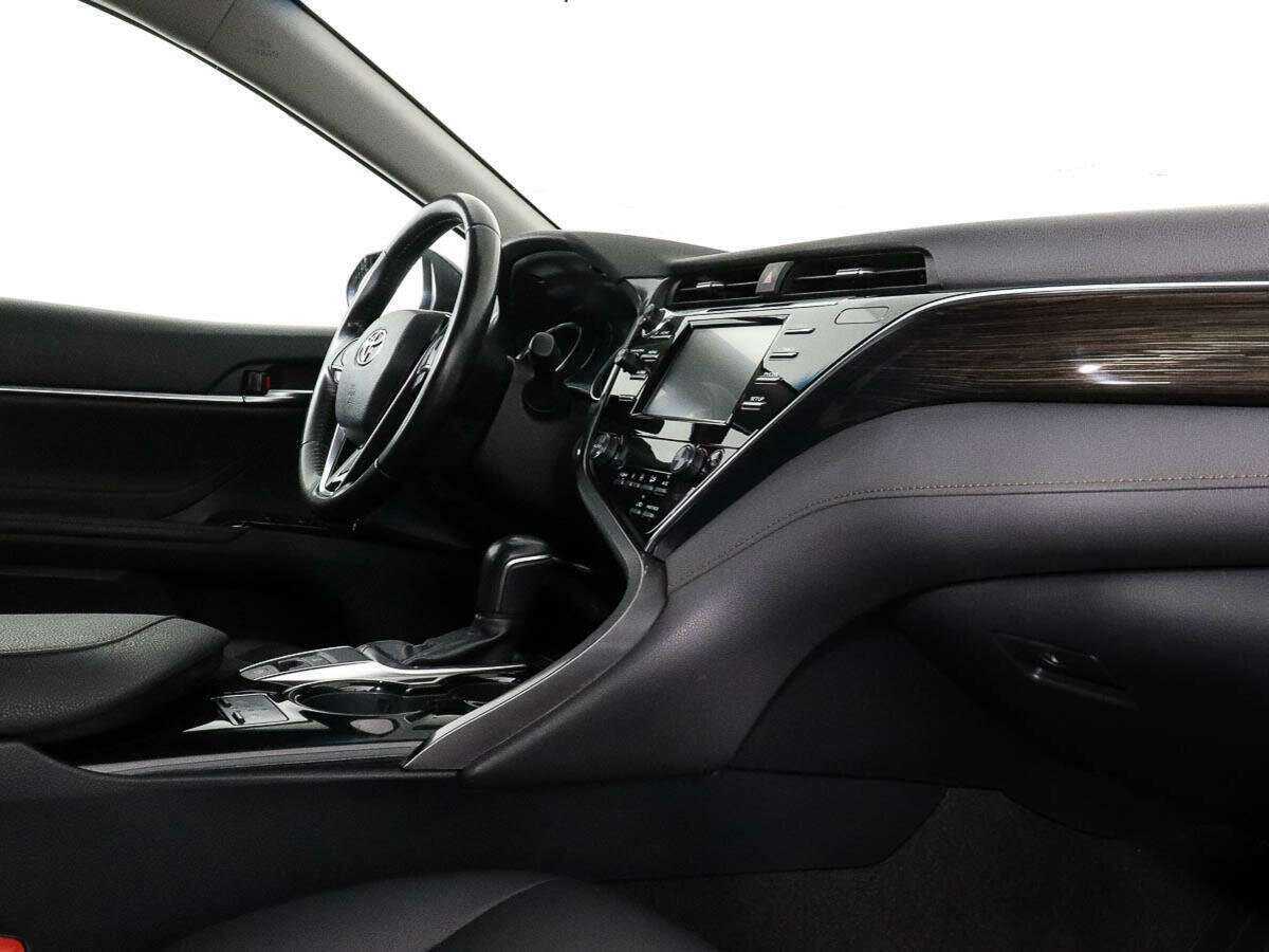 Toyota Camry с пробегом — 2019 год. Фото: #6