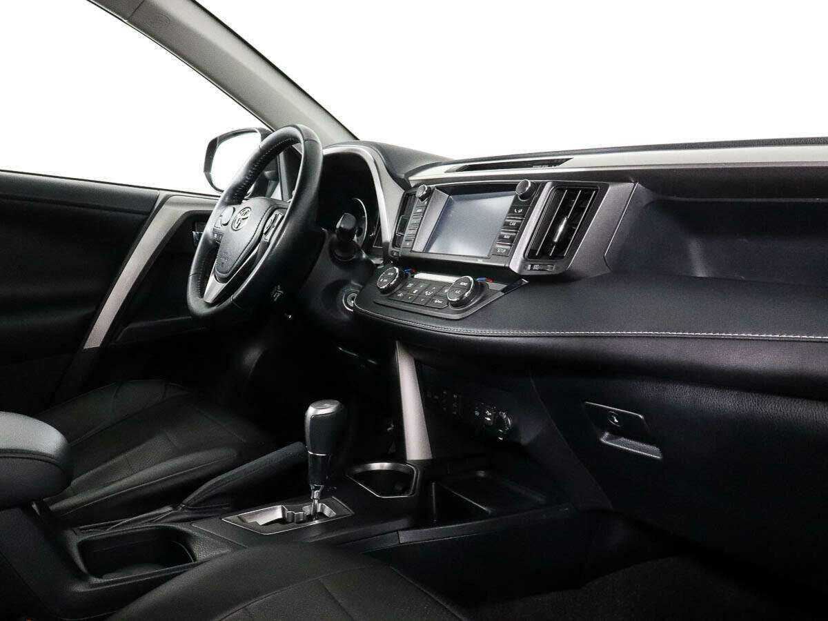 Toyota RAV4 с пробегом — 2016 год. Фото: #6