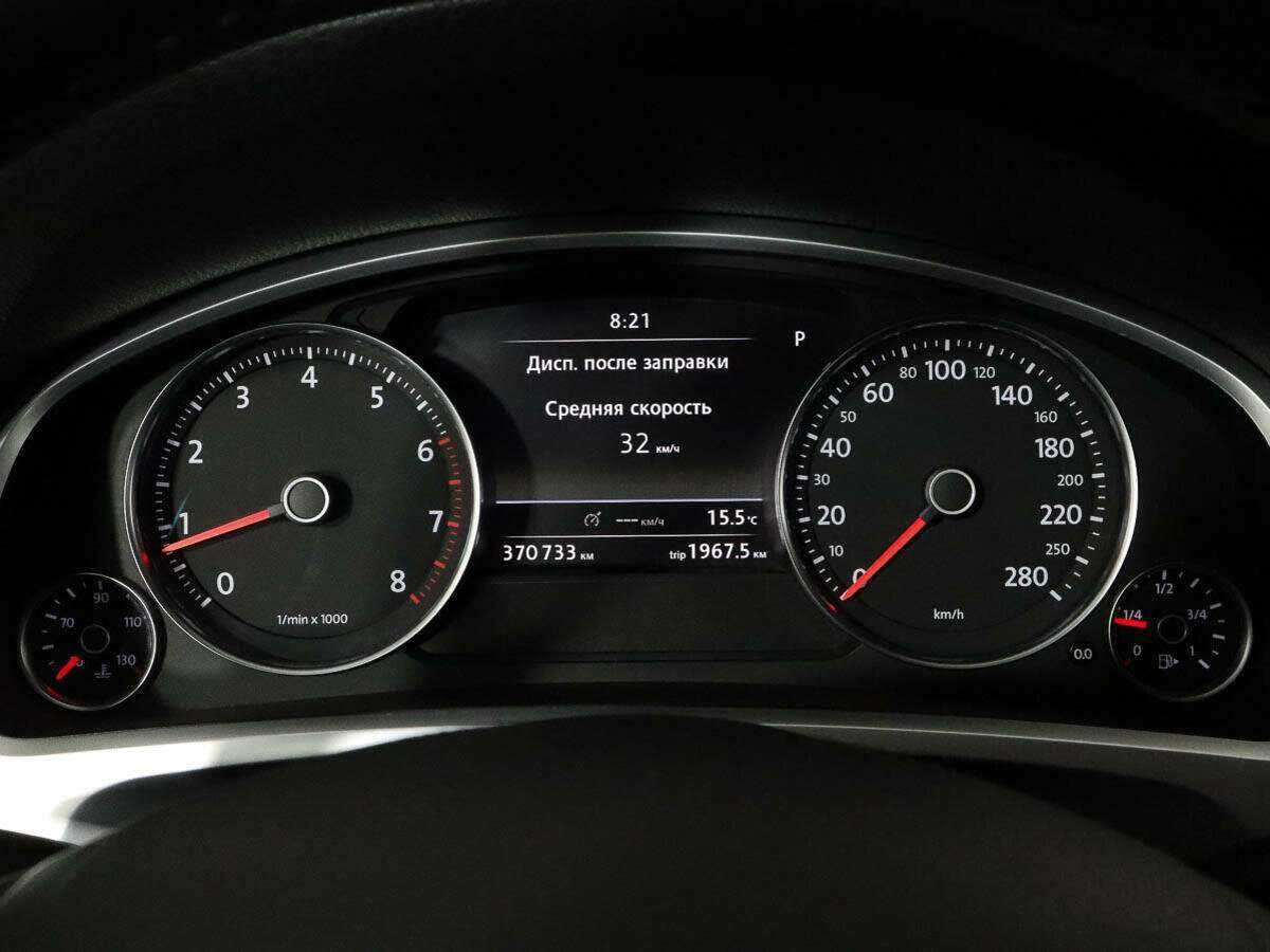 Volkswagen Touareg с пробегом — 2012 год. Фото: #8