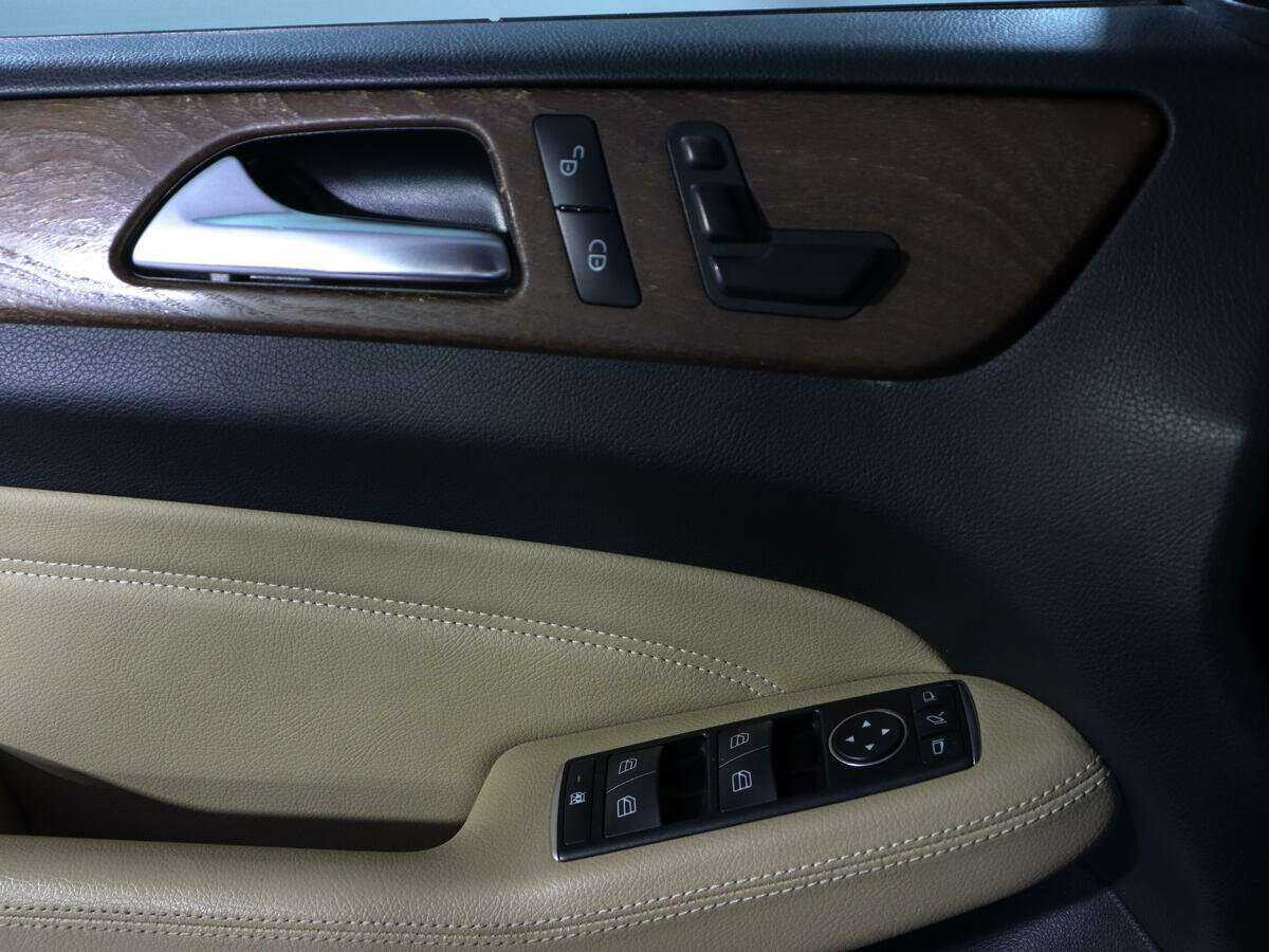 Mercedes-Benz M-Класс с пробегом — 2012 год. Фото: #16