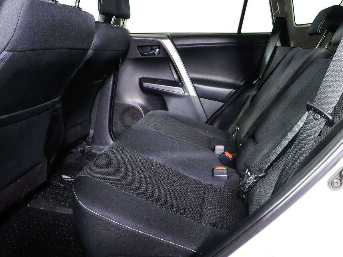 Toyota RAV4 с пробегом — 2017 год. Фото: #8