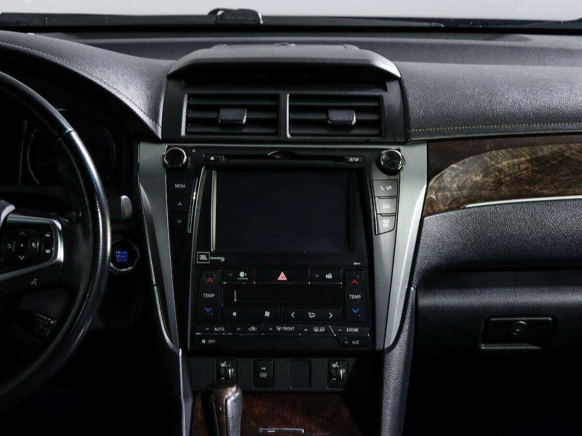 Toyota Camry с пробегом — 2017 год. Фото: #10