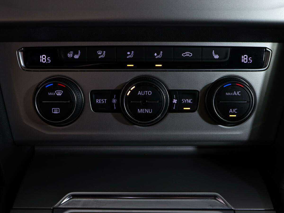 Volkswagen Passat с пробегом — 2015 год. Фото: #18