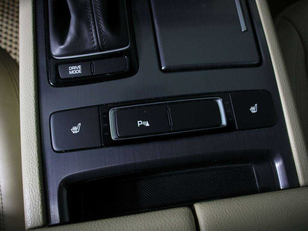 Hyundai Genesis с пробегом — 2015 год. Фото: #18