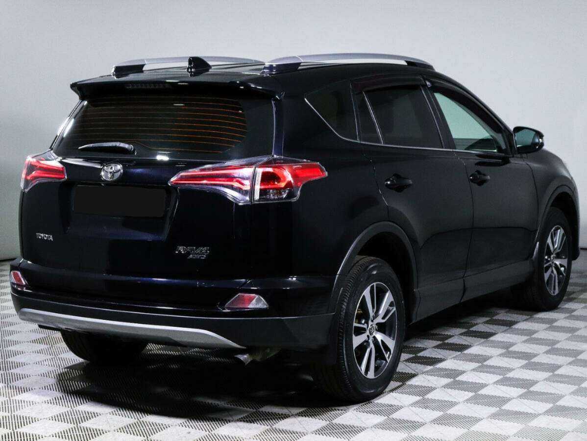 Toyota RAV4 с пробегом — 2017 год. Фото: #3