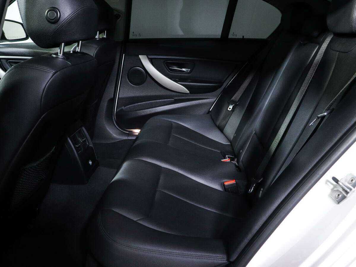 BMW 3 серии с пробегом — 2016 год. Фото: #6