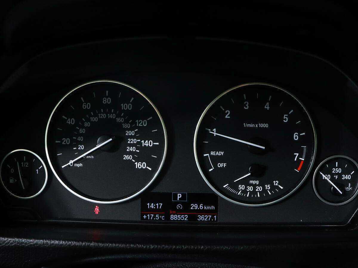 BMW 3 серии с пробегом — 2016 год. Фото: #7