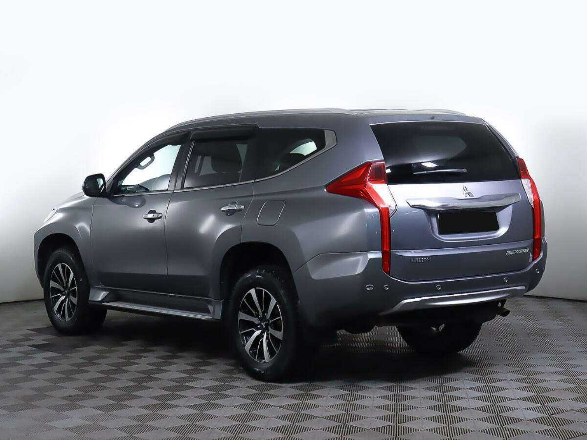 Mitsubishi Pajero Sport с пробегом — 2017 год. Фото: #5