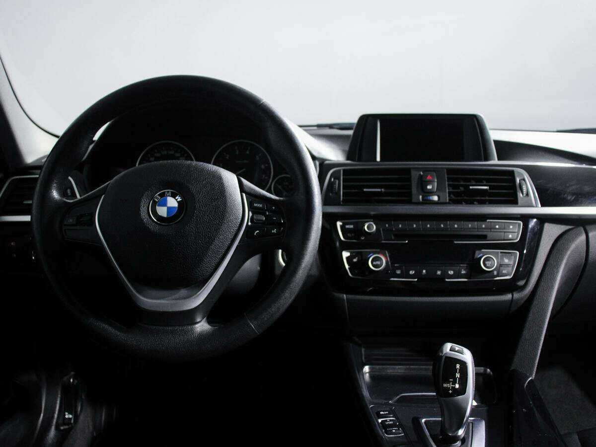 BMW 3 серии с пробегом — 2017 год. Фото: #10