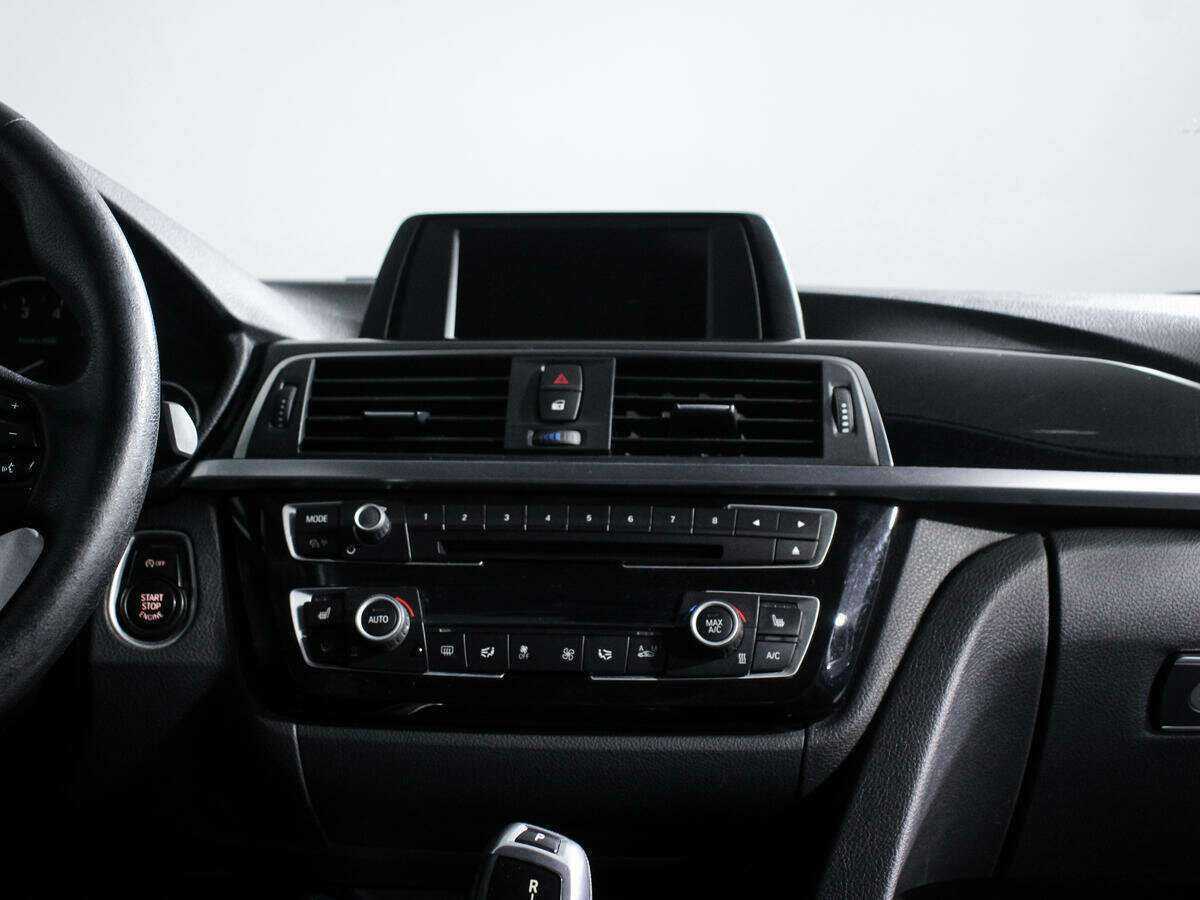 BMW 3 серии с пробегом — 2017 год. Фото: #11