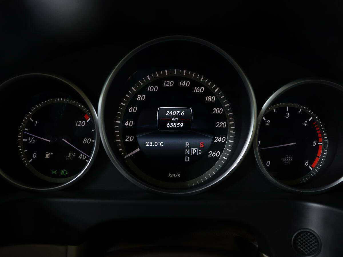 Mercedes-Benz E-Класс с пробегом — 2015 год. Фото: #8