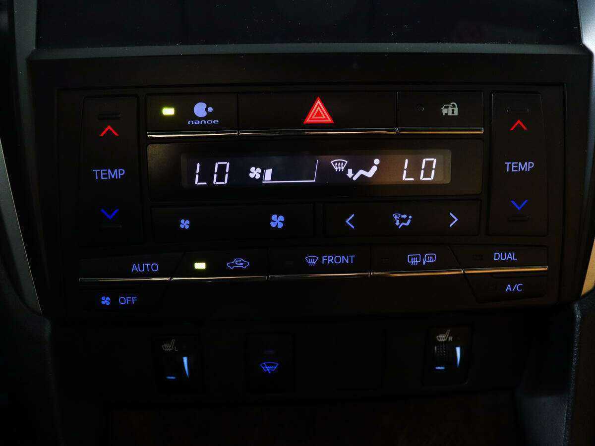 Toyota Camry с пробегом — 2016 год. Фото: #16