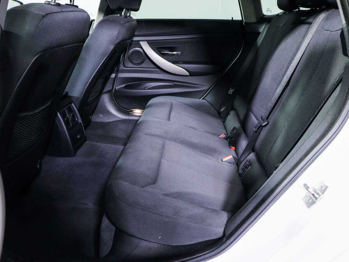 BMW 3 серии с пробегом — 2019 год. Фото: #6