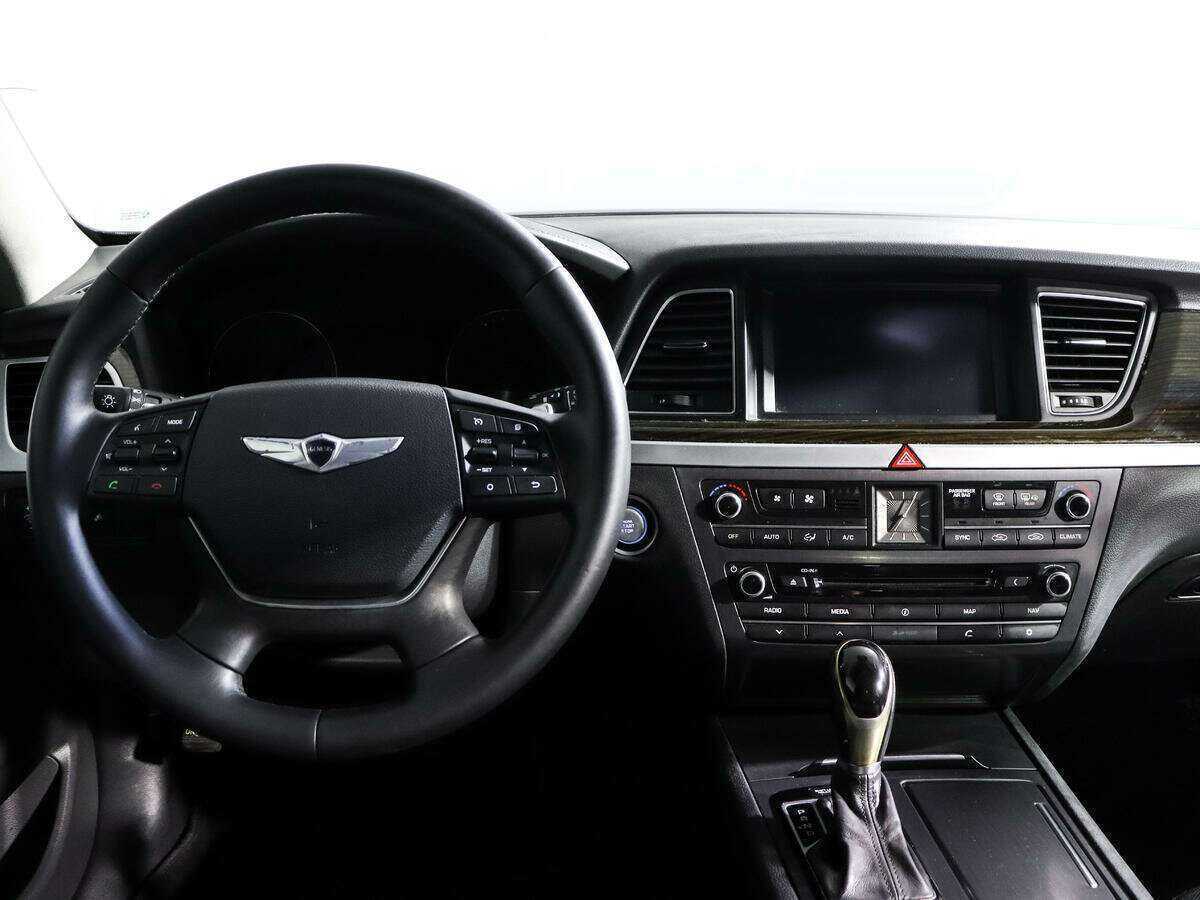 Hyundai Genesis с пробегом — 2014 год. Фото: #10